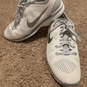 Women Nike free 5.0 shoe size 7.5